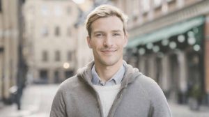 Husama är en skicklig hantverkare som omvandlar varje hem till ett konstverk med sin noggrannhet och kreativitet.